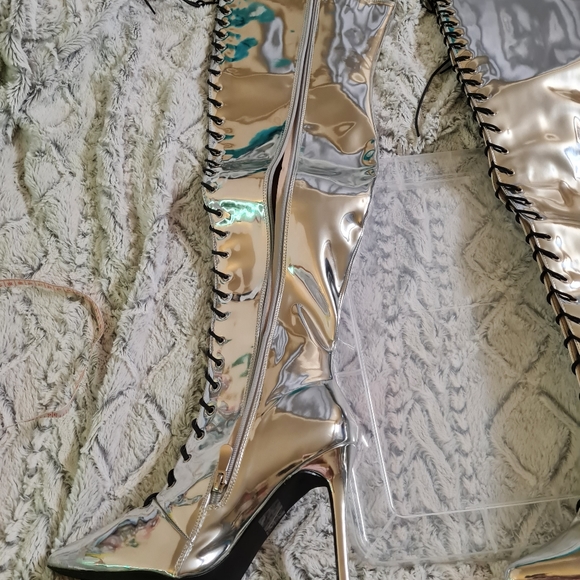 SOLD Cape Robin Silver Metallic Heel Boot Sz 10 - Picture 4 of 11